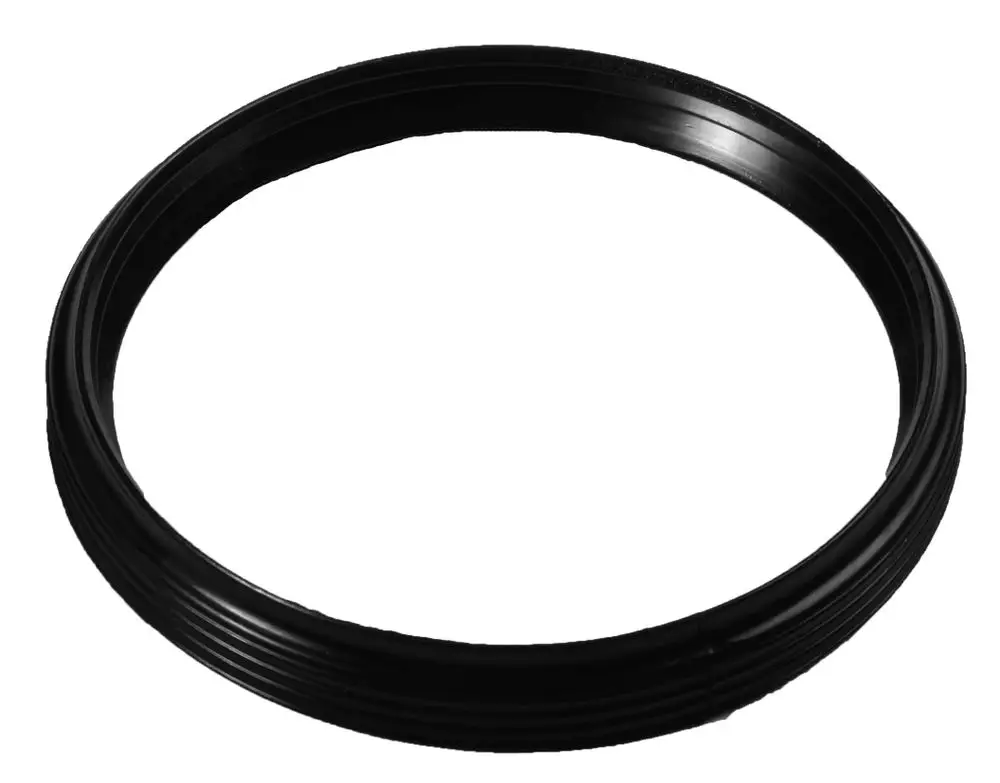 Schwarze Dichtung mit glatter Oberfläche, ringförmig und ohne hervorstehende Elemente. Geeignet für Anwendungen mit Öl- und Benzinkontakt, hergestellt von Wavin.